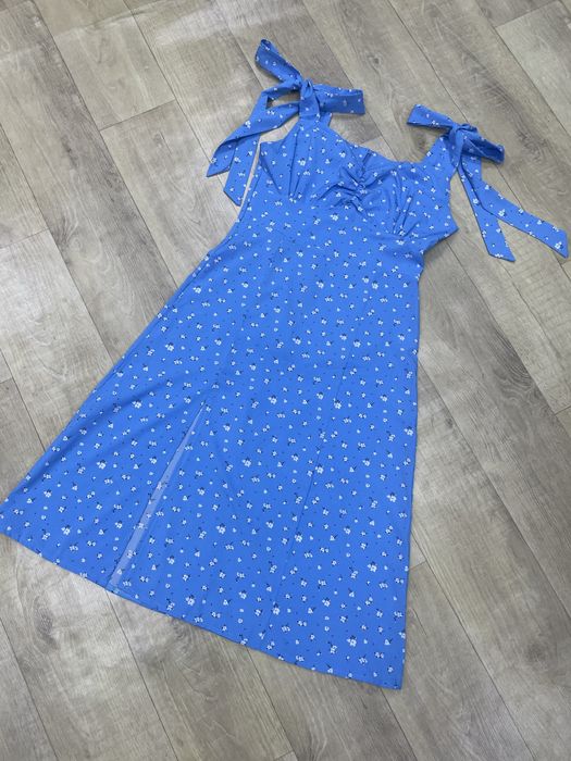 Легка літня сукня, з розрізом, міді, квітковий принт, розмір с-м