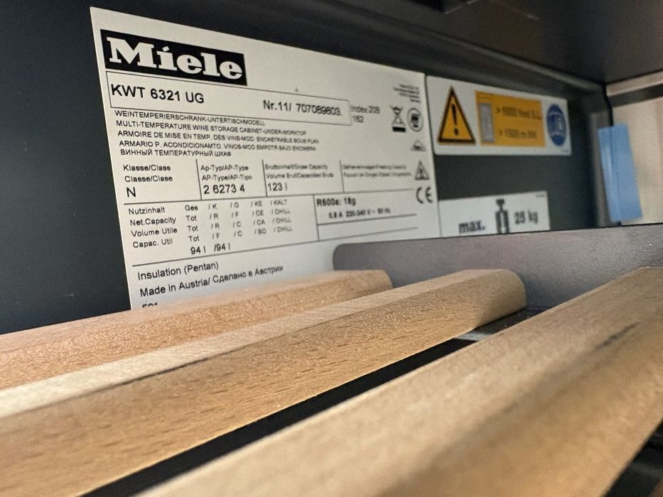 Вбудована винна шафа Miele KWT 6321 UG
(A140407)