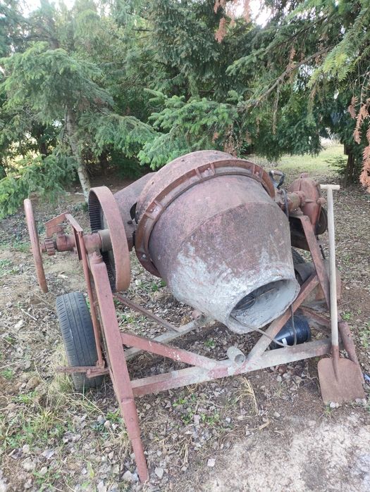 Duża betoniarka ...