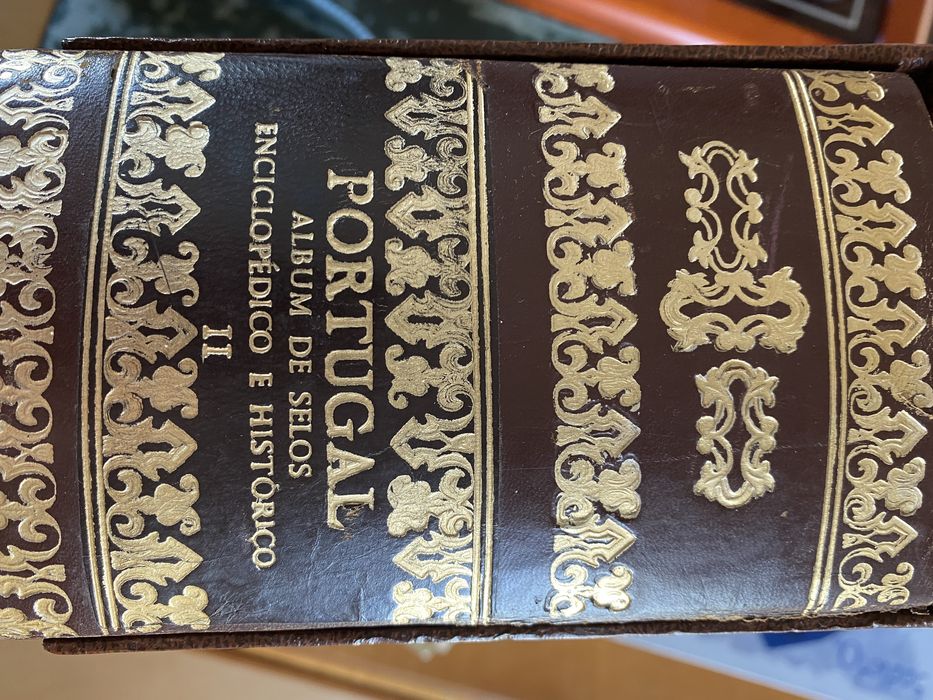 Coleccao de Selos (2 volumes) com selos antigos