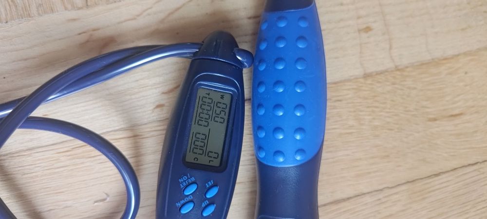 Skakanka z pomiarem elektronicznym Tchibo