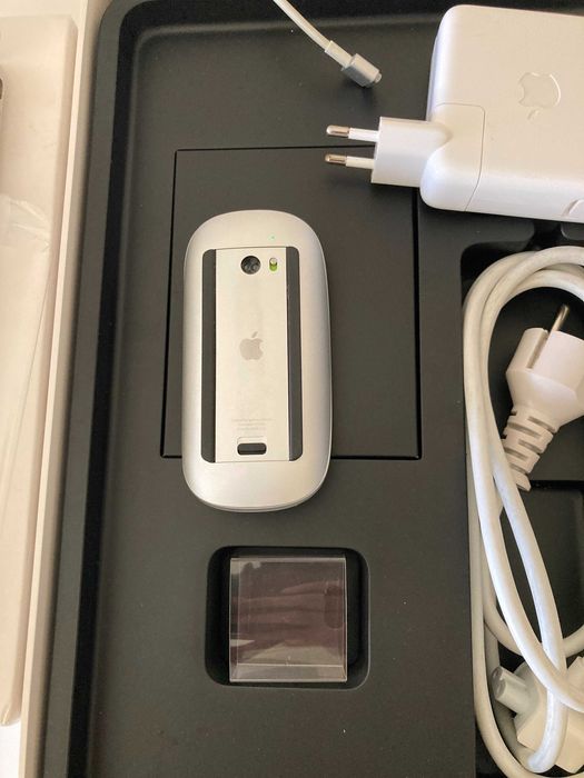Macbook Air Mid 2012 com Apple Mouse