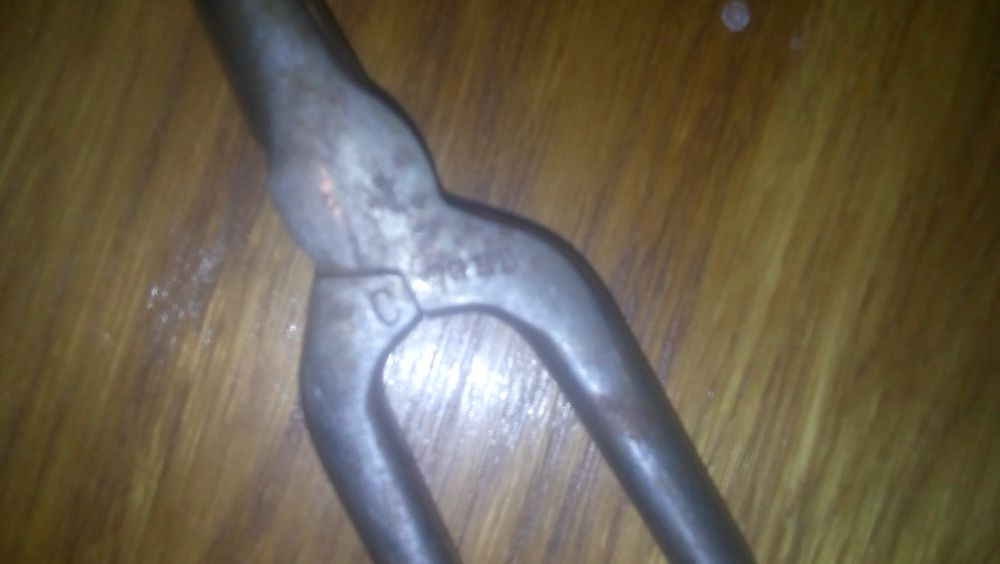 Щипцы для завивки врлос.