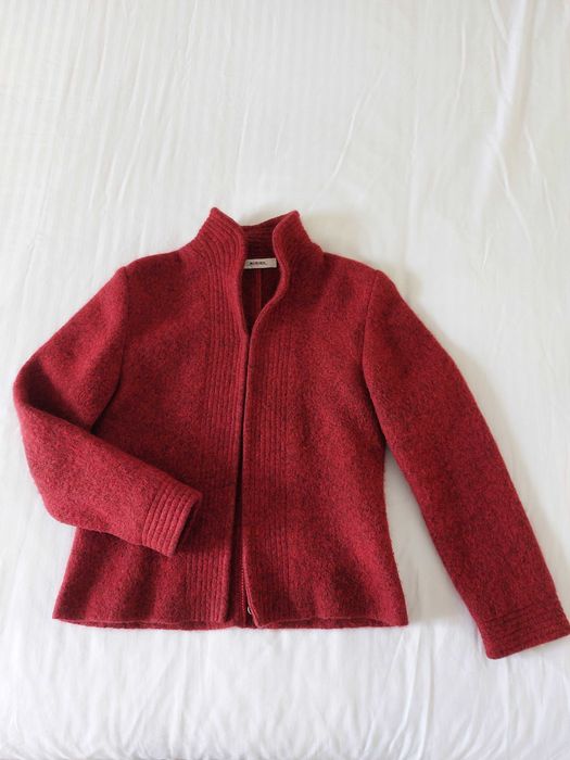 Casaco curto em tecido pura lã  marca Rodier, tamanho 38.