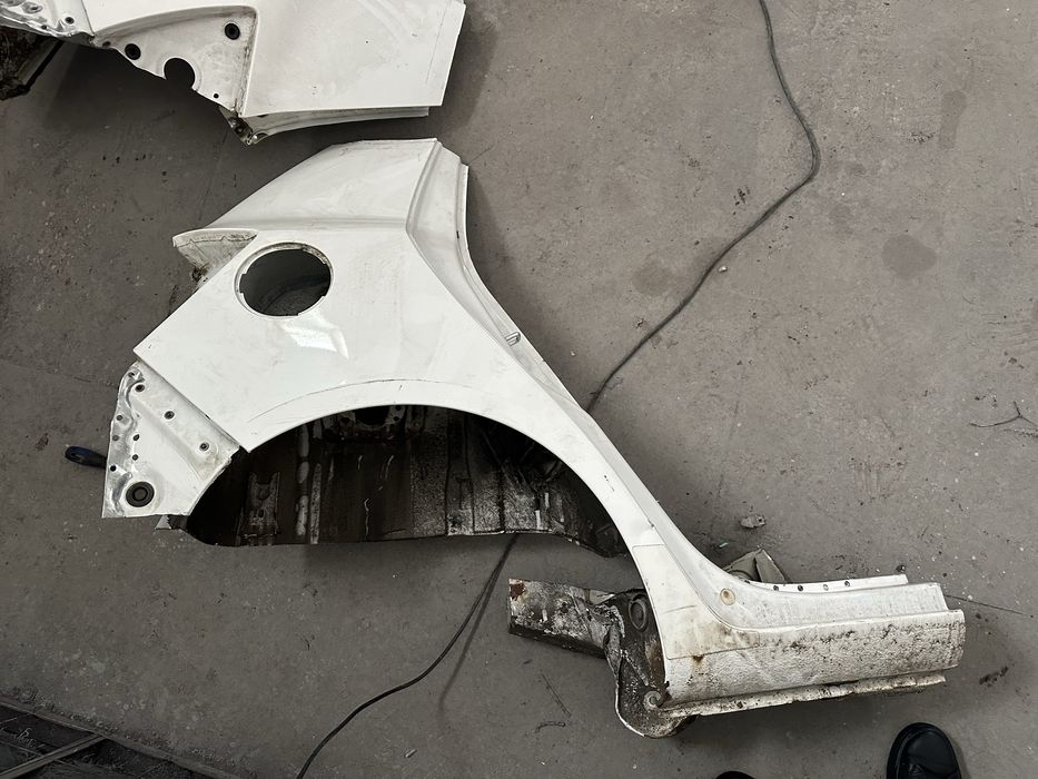 Крила задні skoda fabia 2 білий колір