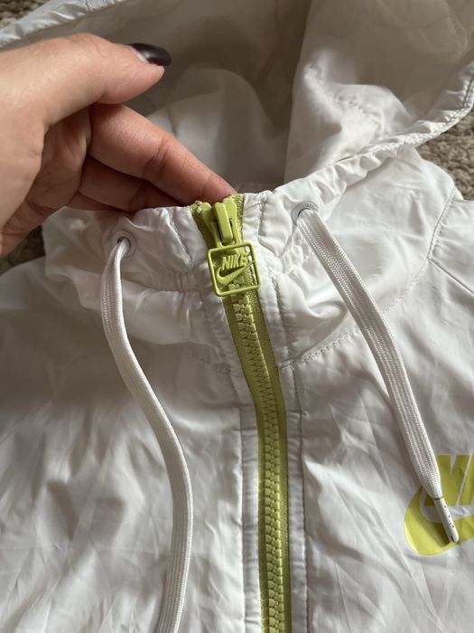 Курточка ветровка  Nike