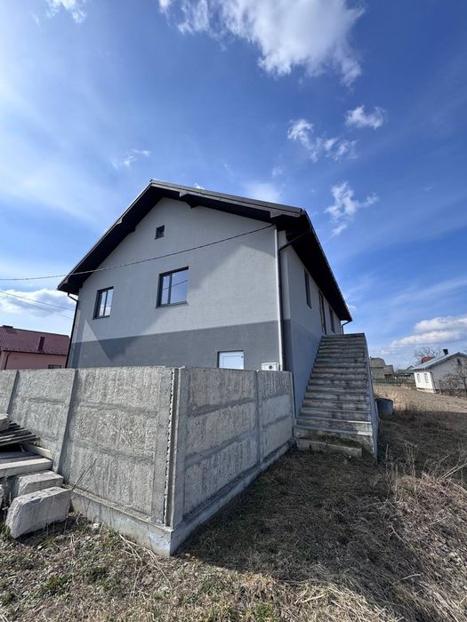 Продаж будинку в селі Іваниківка