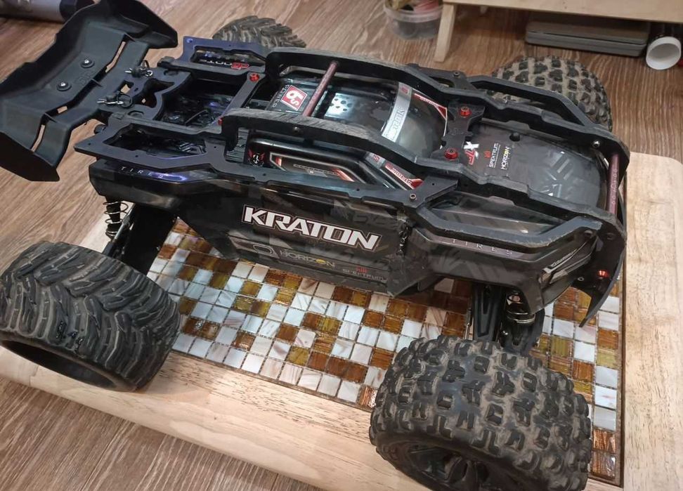 Arrma Kraton 6S EXB