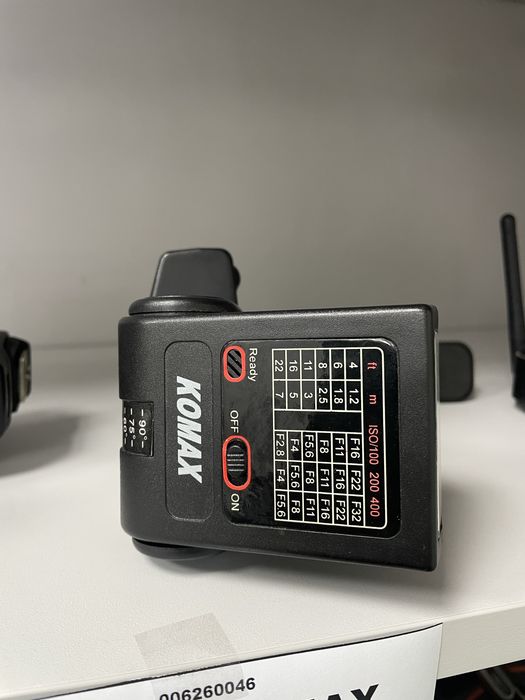 Фотовсрпышка Komax AR-205