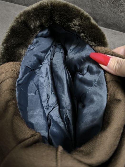 Зимова шапка пілотка з вушками-шарфиком