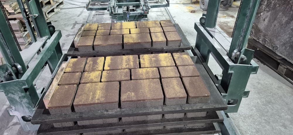 Бруківка, тротуарна  плитка