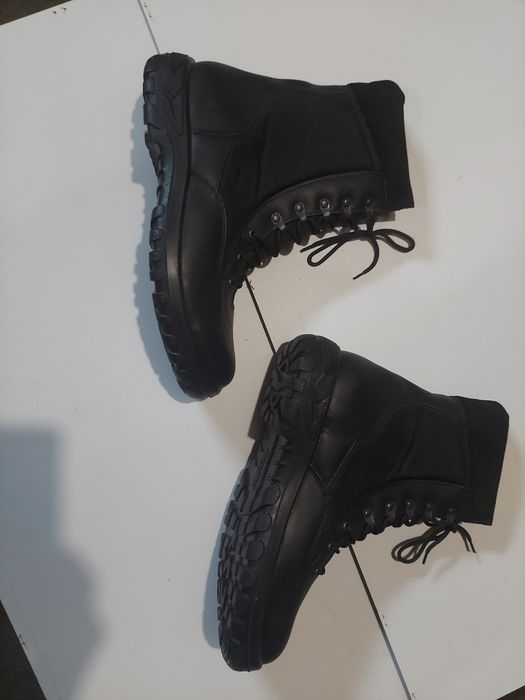 Продам берці  нові