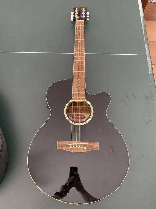 Guitarra Stagg como nova