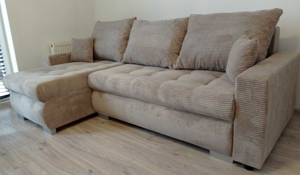 Narożnik z funkcją spania i pojemnikiem na pościel