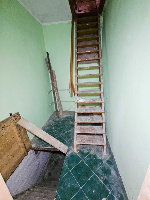 Продається добротний цегляний будинок з гаражем в м.Стрий...