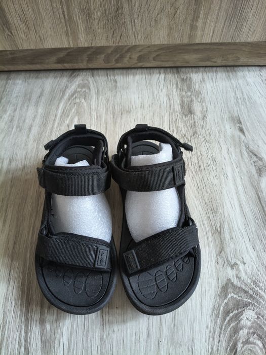 Nowe sandały dla chłopca 32