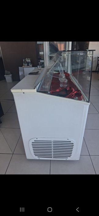 Vitrine expositora de gelados de covete .