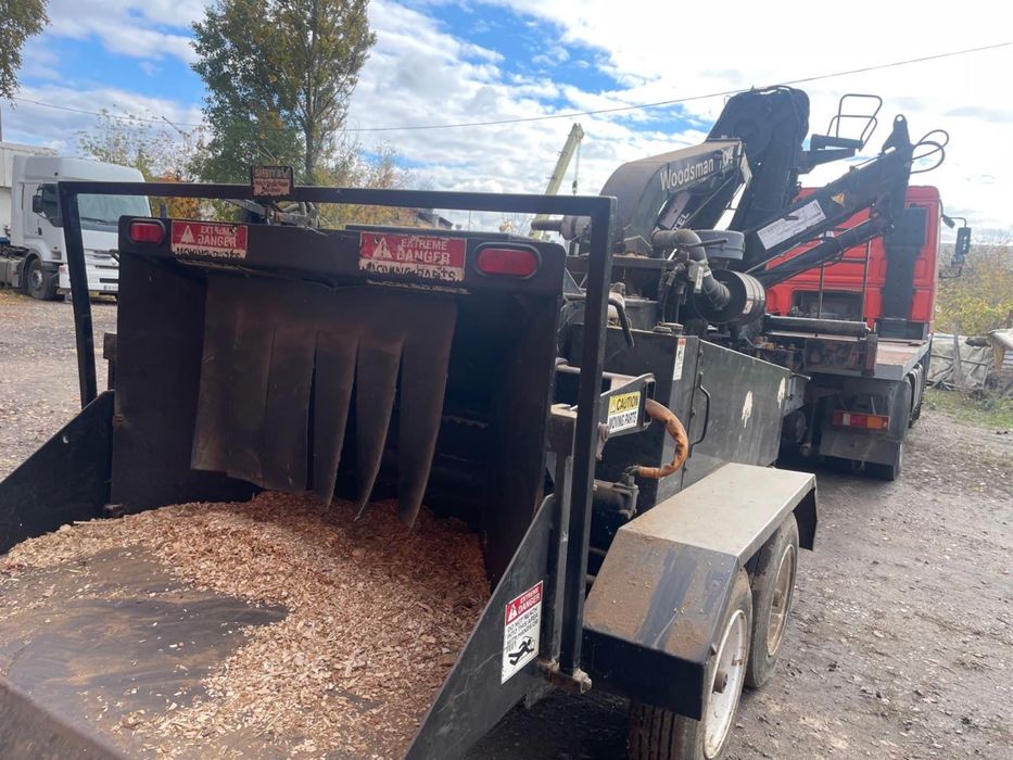 Подрібнювач деревини, дробарка, щипоріз з навантажувачем