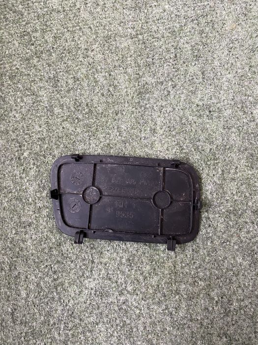Заглушка карти кришки багажника VW 561867605 Volkswagen B7 США