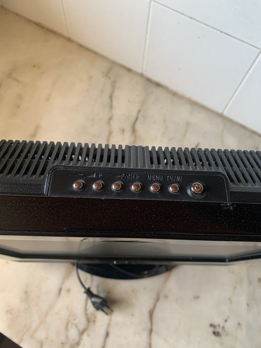 Televisão Sanyo com comando