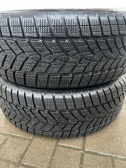 Резина шини зимові R17 215 60  GOOD YEAR