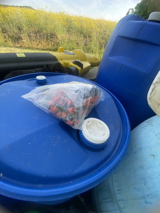 Material para vinha e outros