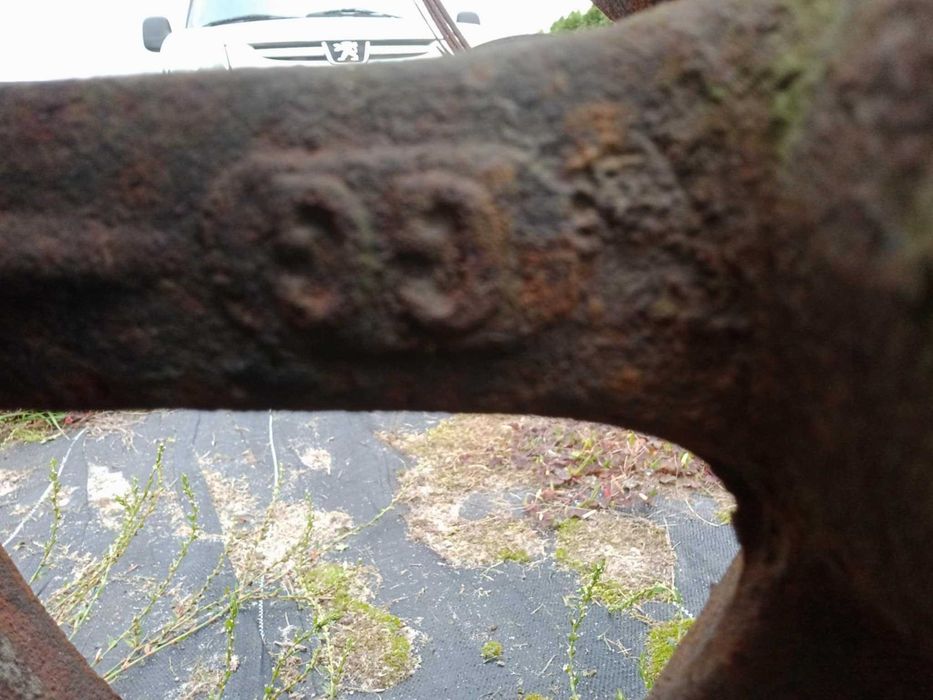 Oś i zwrotnica prawdopodobnie od przedwojennego wozu napisy made in canada logo firestone