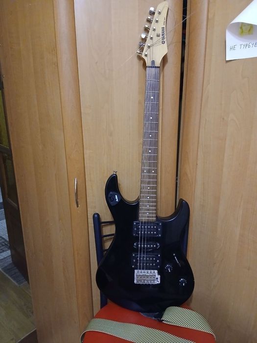 Електрогітара Yamaha ERG 121