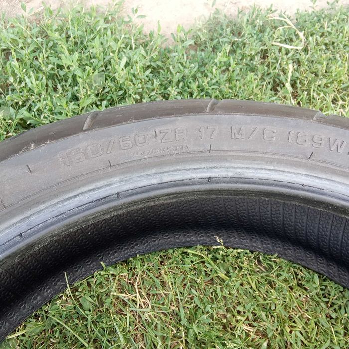 Oddam opony motocyklowe PIRELLI I MICHELIN