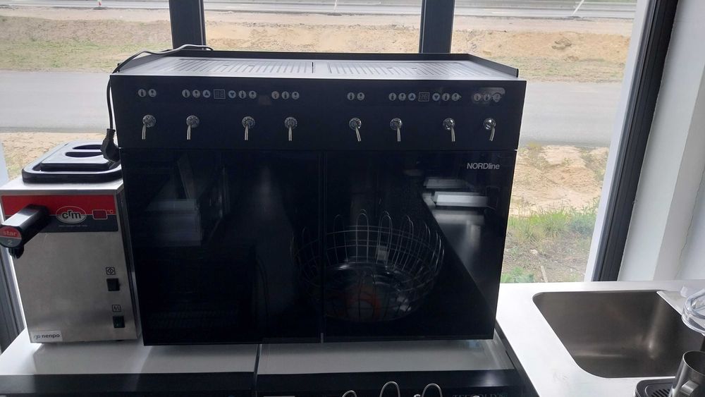 Automatyczny dyspenser do wina na 8 butelek - chłodziarka - 2 strefy