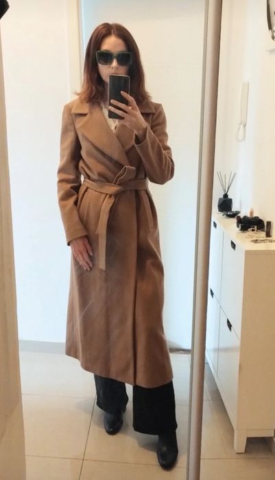 Camelowy długi wiązany płaszcz