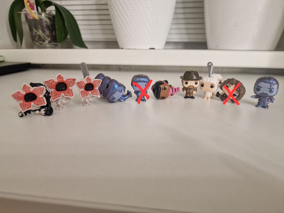 Фігурки  kinder strange things дивні дива