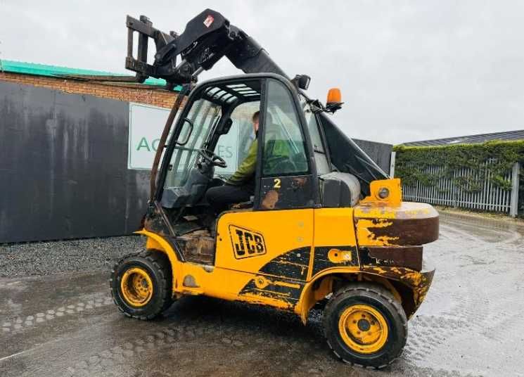 Телескопічний навантажувач JCB TLT 35D 4X4 + відео роботи