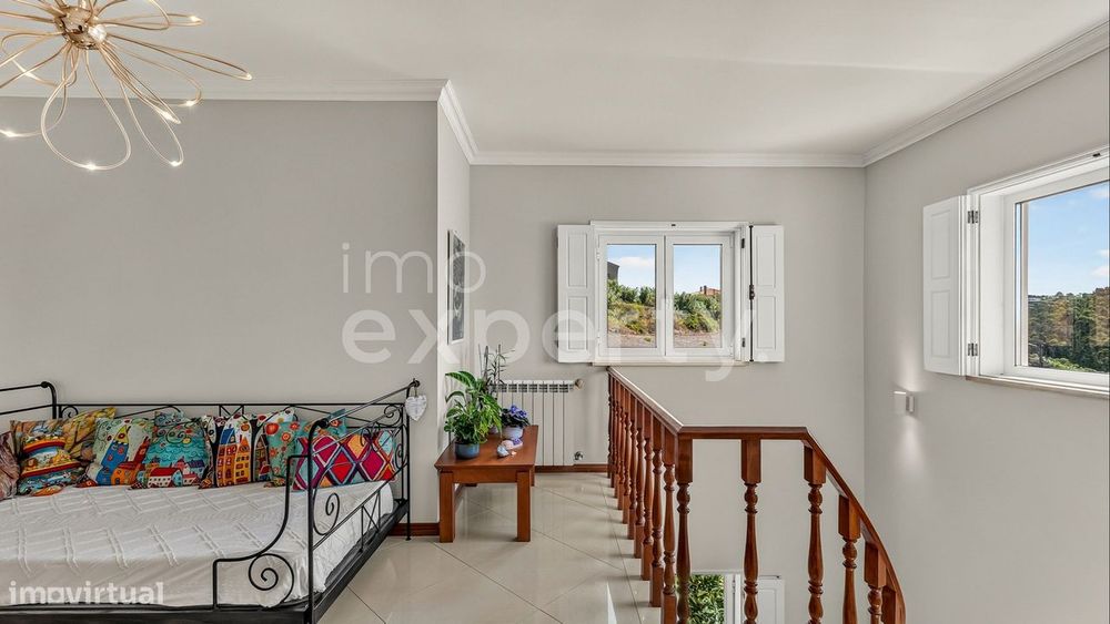 Moradia com 3 suites e piscina coberta a 10 min das praias da Ericeira