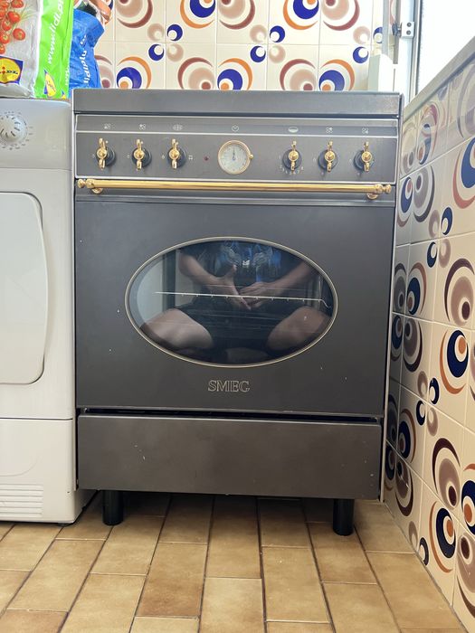 Fogão para sua cozinha SMEG. É a chamas e eletric