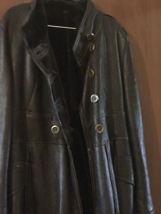 Дубленка(натуральныеи кожа и  мех, размер М-L),новая(куплена за 15000)