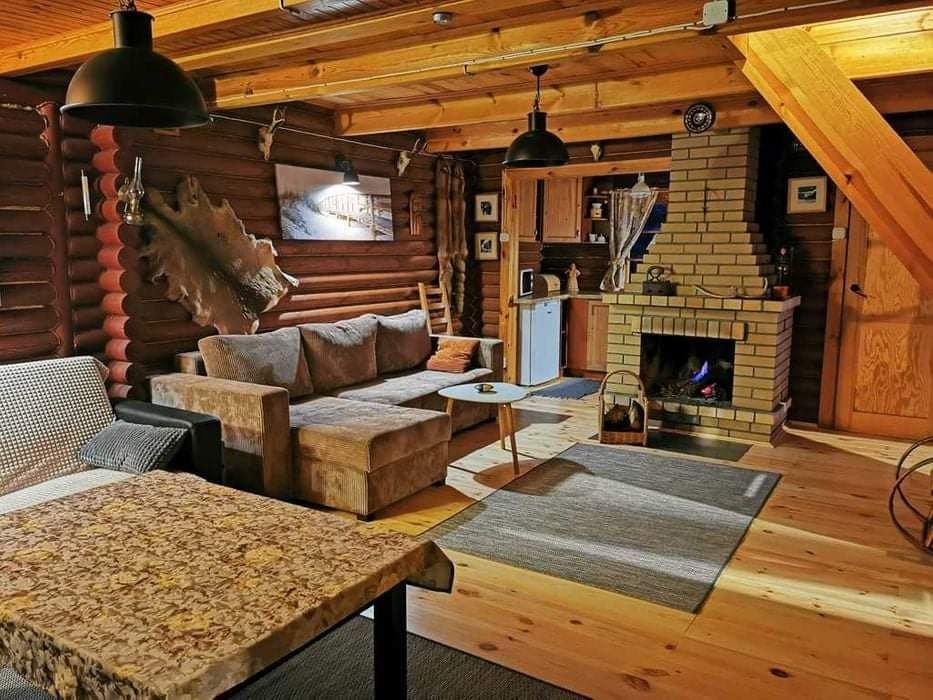 Domek nad Jeziorem Piaseczno Chata Soła, kominek taras