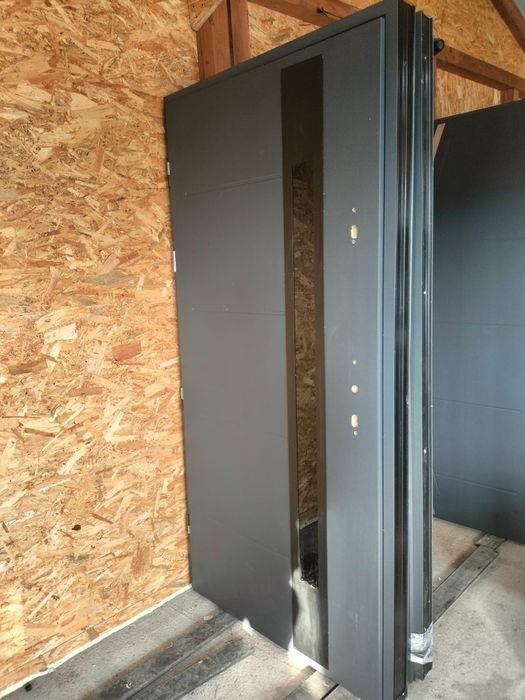 Drzwi zewnętrzne ,klatkowe