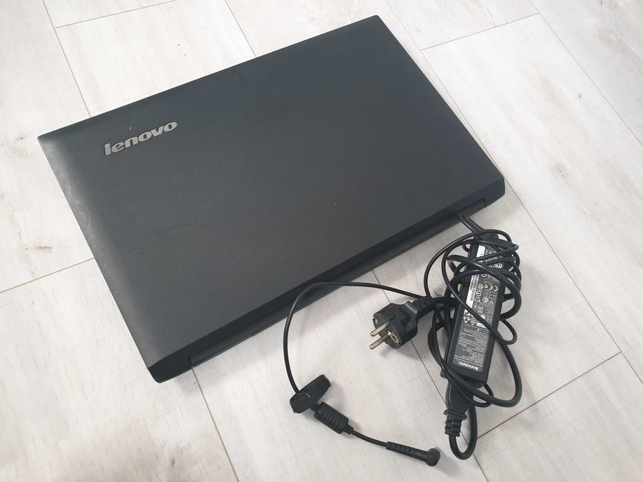 Laptop Lenovo B575e z zasilaczem/ładowarką, 15'6