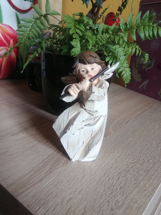 Figurka aniołek z fletem