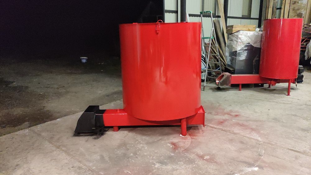 Podajnik na trociny zrębki owies pellet. Biomasa