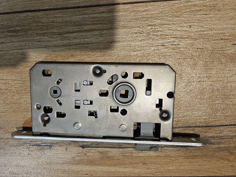 Zamek łazienkowy lewy wpuszczany