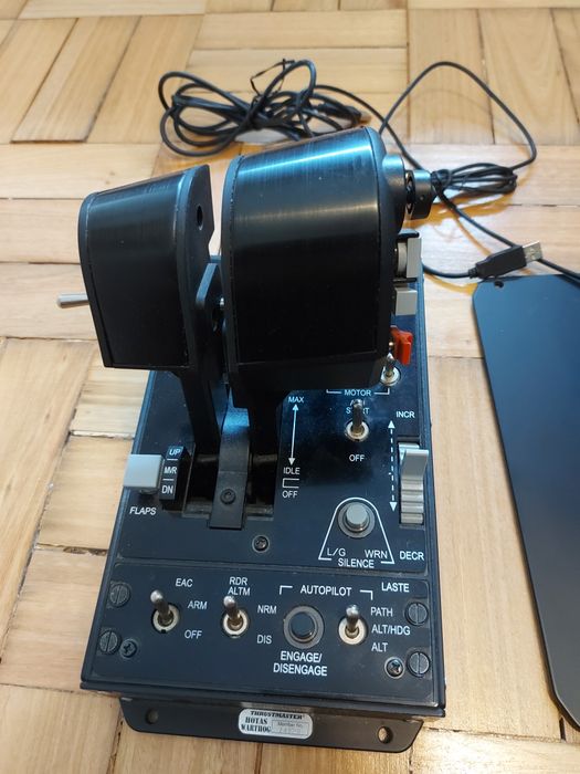 Hotas Warthog com pedais thrustmaster