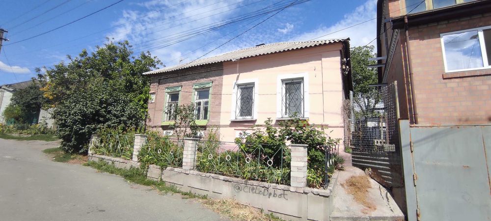 Продам частину домоволодіння 55 м + 4 сот. землі р-н пр.Металлургів!
