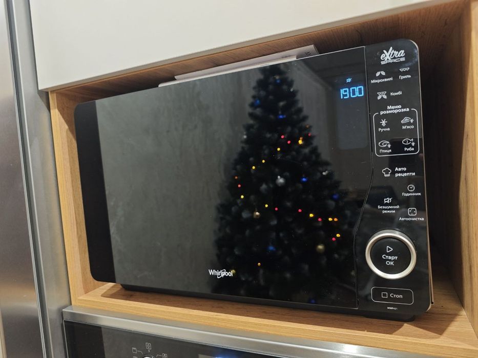 Продаю  Мікрохвильова піч Whirlpool MWF 421 SL