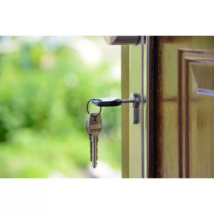 Ремонт, Замена, Установка, Реставрация Дверей,  Замков. Замена Стекол.