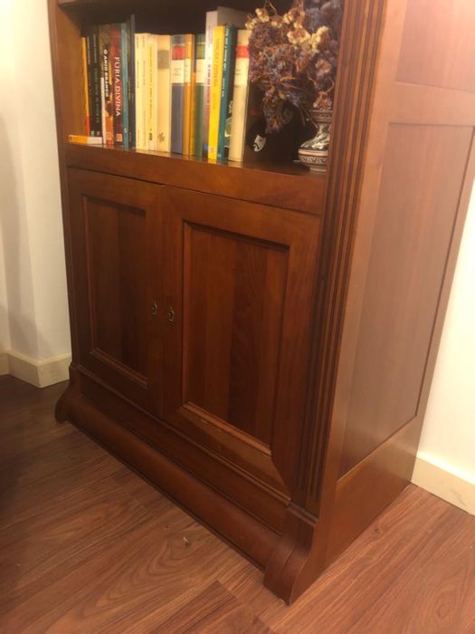 Movel de quarto em cerejeira maciça.