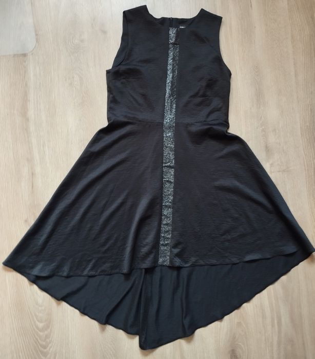 Piękna mała czarna