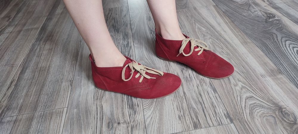 Buty czerwone zamsz półbuty