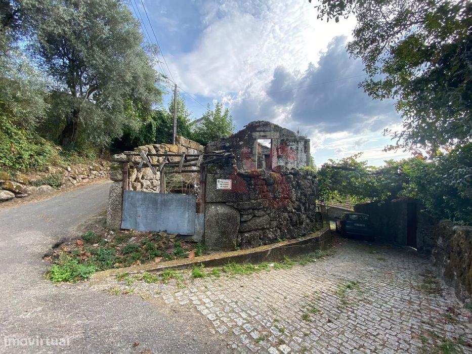 Moradia para Restauro com Projeto Aprovado – Pinheiro, Vieira do Minho — Vieira do Minho, Braga